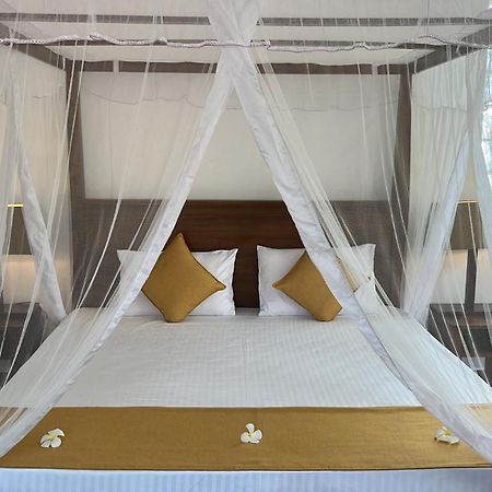 Beach Club Apartments Індурува Екстер'єр фото
